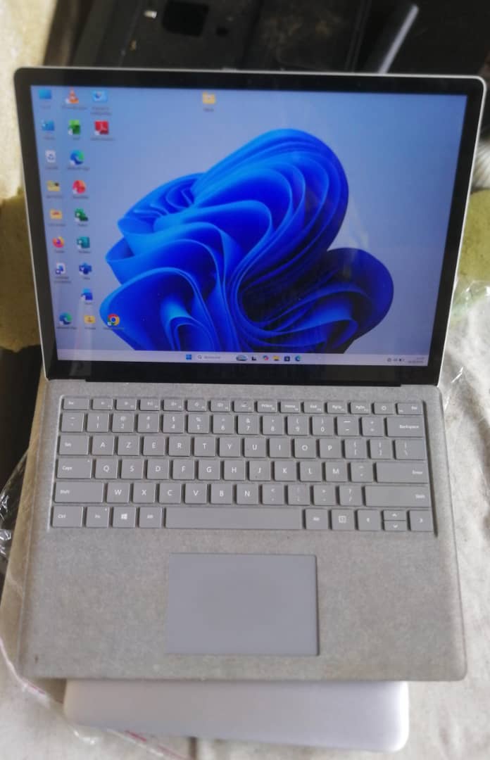 Microsoft Surface Laptop 2 – Intel Core i5