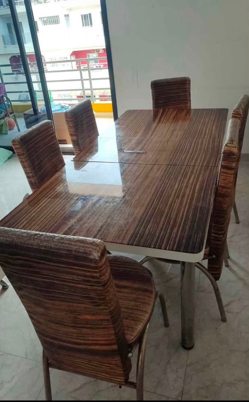 Mobilier maison à prix réduit - Salle à manger, TV, tables